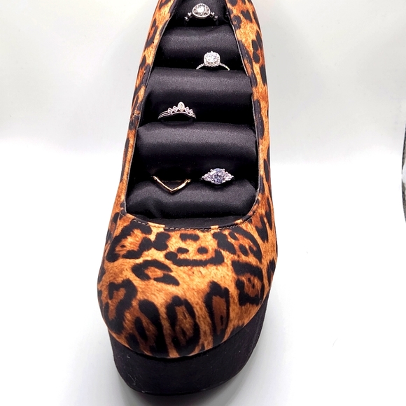 Upcycled High Heel Ring Holder - Picture 9 of 9